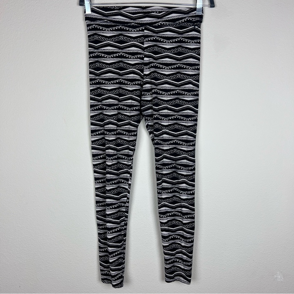 PINK VS Black White Print Leggings
